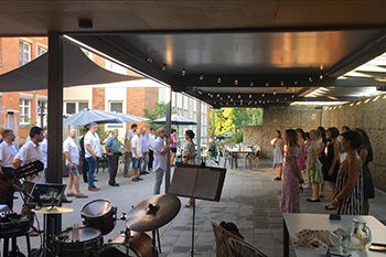 Tradiční tančírna NETRADIČNĚ s živou hudbou